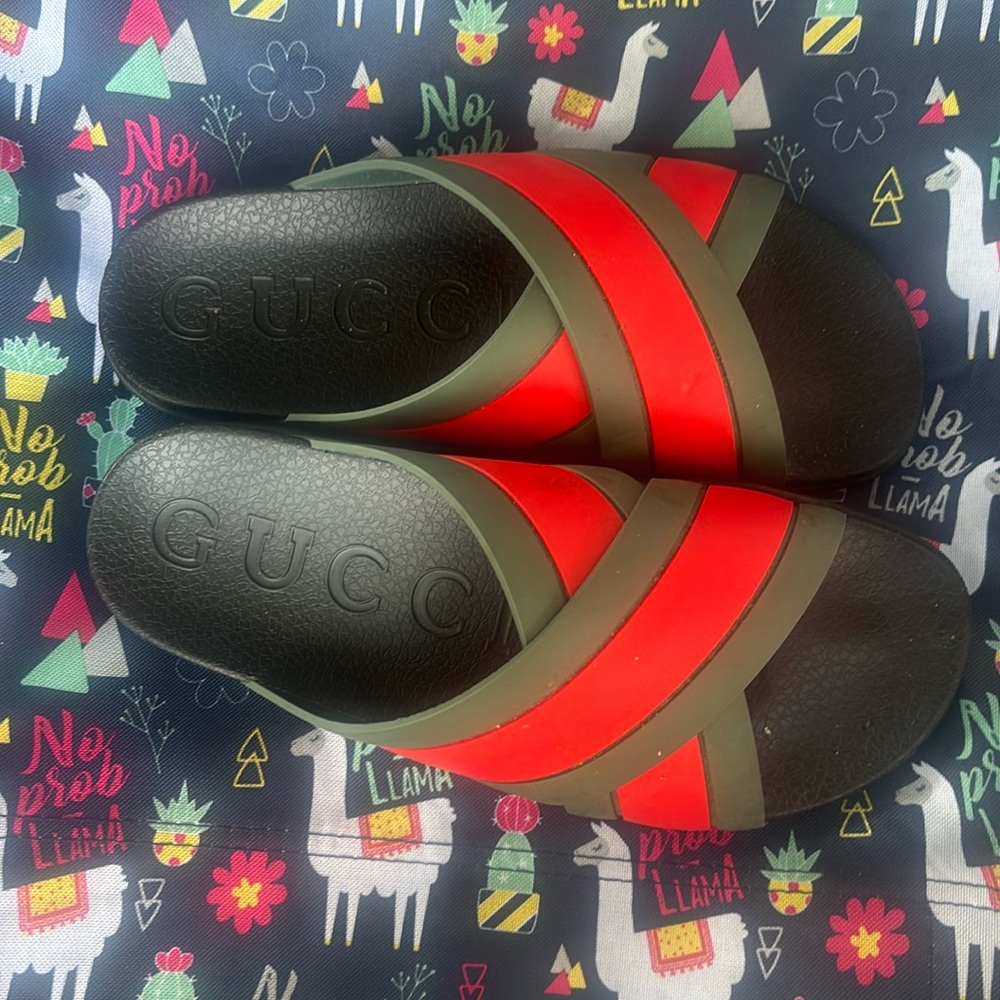 Gucci slides US8